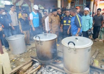 Menteri ESDM Tinjau Posko Bencana di Aceh, Pastikan Bantuan dan Dukungan PLN Berjalan Optimal