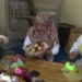 Dispersip Tabalong Latih Warga Pamarangan Kiwa Bikin Buket Bunga untuk Dongkrak Ekonomi Keluarga