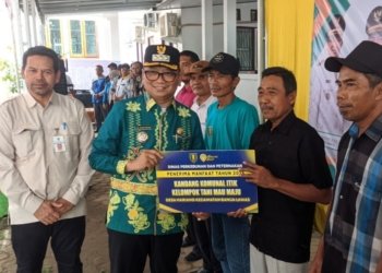 Pemkab Tabalong Salurkan Bantuan Sarana Perkebunan dan Peternakan untuk Ratusan Kelompok Tani