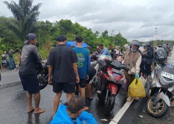Ratusan Motor Jemaah Sekumpul Mogok Saat Menerjang Banjir di Jalur Banjarbaru–Mataraman