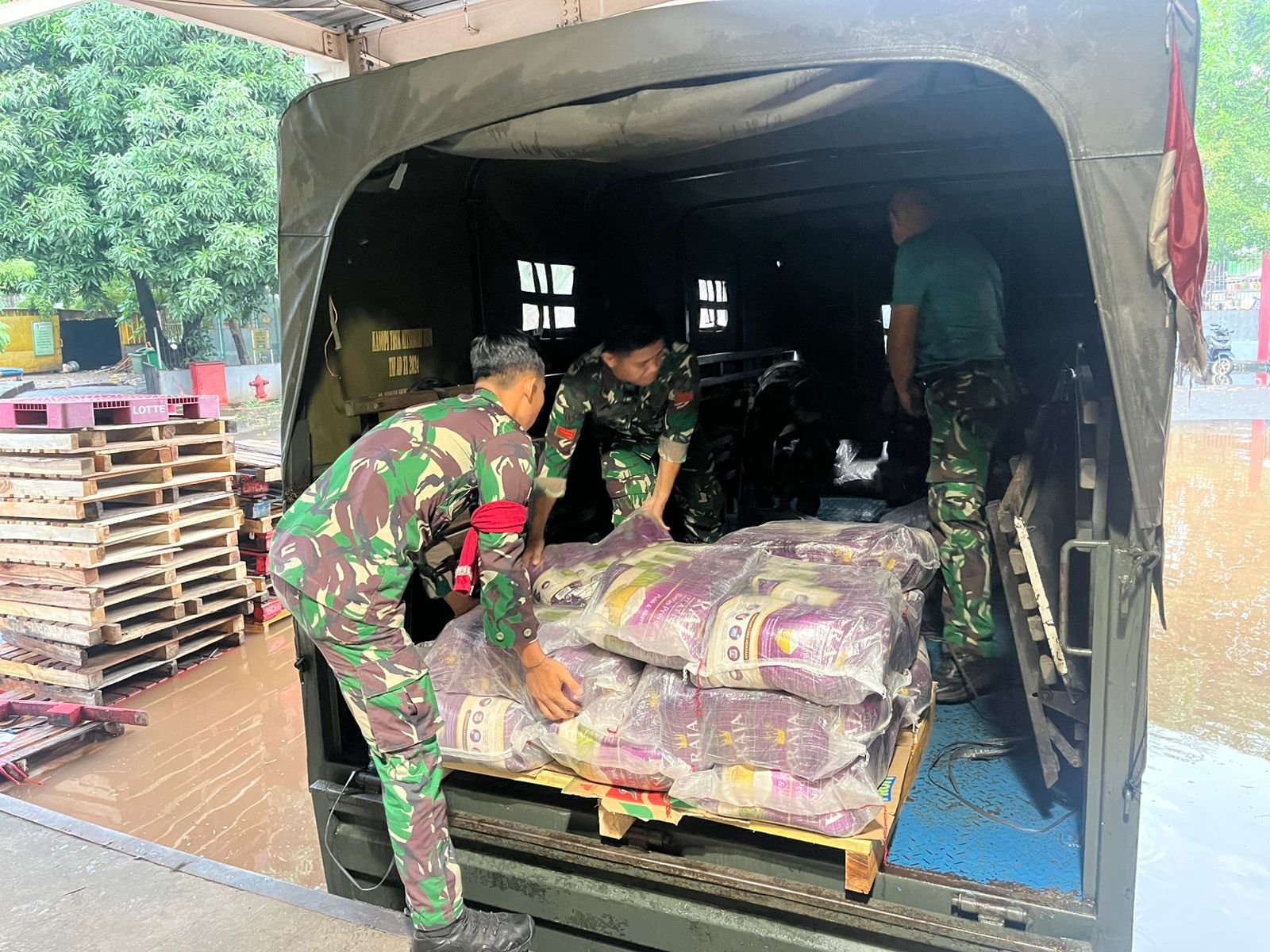 Kodam XIII/Merdeka Gerak Cepat Salurkan Bantuan Kemanusiaan untuk Korban Bencana di Sumatera dan Aceh