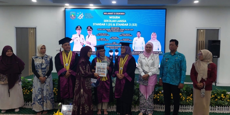 107 Lansia di Kotabaru Diwisuda, Program Sekolah Lansia Dorong Hidup Sehat dan Produktif