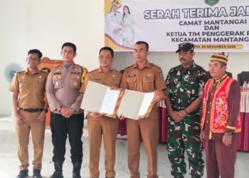 Pemerintah Kecamatan Mantangai Menggelar Sertijab Camat