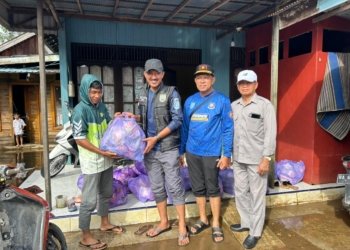 Bupati Kabupaten Banjar Turun Langsung ke Lokasi Banjir, Ribuan Warga Pesayangan Terima Bantuan