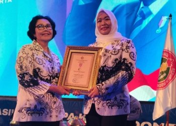 Bupati Kabupaten Banjar Raih Penghargaan Dwija Praja Nugraha pada HUT ke-80 PGRI