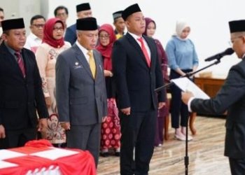 Bupati Tabalong Lantik Lima Pejabat Tim Percepatan Pembangunan Daerah