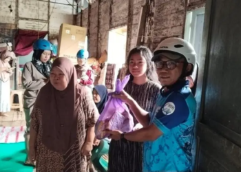 Kolaborasi FAJI Kalsel dan Penggiat Lingkungan Salurkan Bantuan Banjir di Kabupaten Banjar