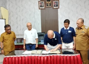 Bupati dan Wabup Tapteng Saksikan Penandatanganan SPK Pembangunan 118 Huntap di Pinangsori