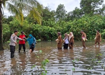 TP PKK Banjarbaru Turun ke Kampung Iwak, Salurkan Bantuan Wali Kota untuk 25 KK Terdampak Banjir