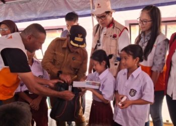 Sekolah Darurat Pascabencana, Bupati Tapteng Hadir Beri Semangat dan Bantuan
