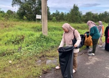 Warga Liang Anggang Gotong Royong Bersihkan Lingkungan Pascabanjir