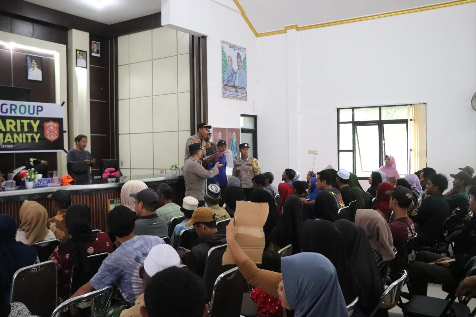 Polres Banjar Laksanakan Pengamanan Penyaluran Bantuan Korban Banjir dari Jhonlin Group