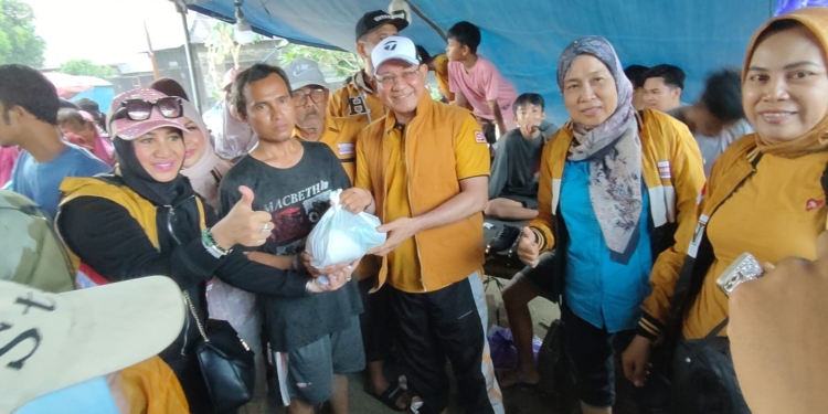 DPD Hanura Kalsel Salurkan Bantuan untuk Korban Banjir di Teluk Selong Ulu