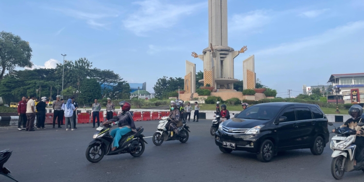 Uji Coba Rekayasa Lalu Lintas Bundaran Simpang Empat, Arah Martapura-Cempaka Ditutup Sementara