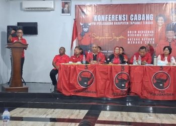 Masinton Pasaribu Resmi Pimpin DPC PDIP Tapteng Periode 2025-2030