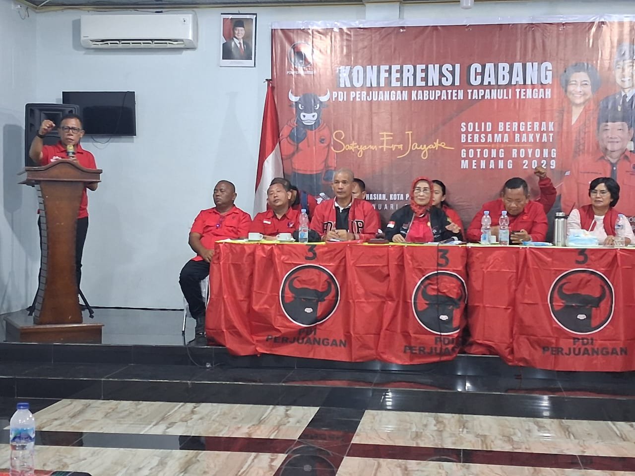 Masinton Pasaribu Resmi Pimpin DPC PDIP Tapteng Periode 2025-2030