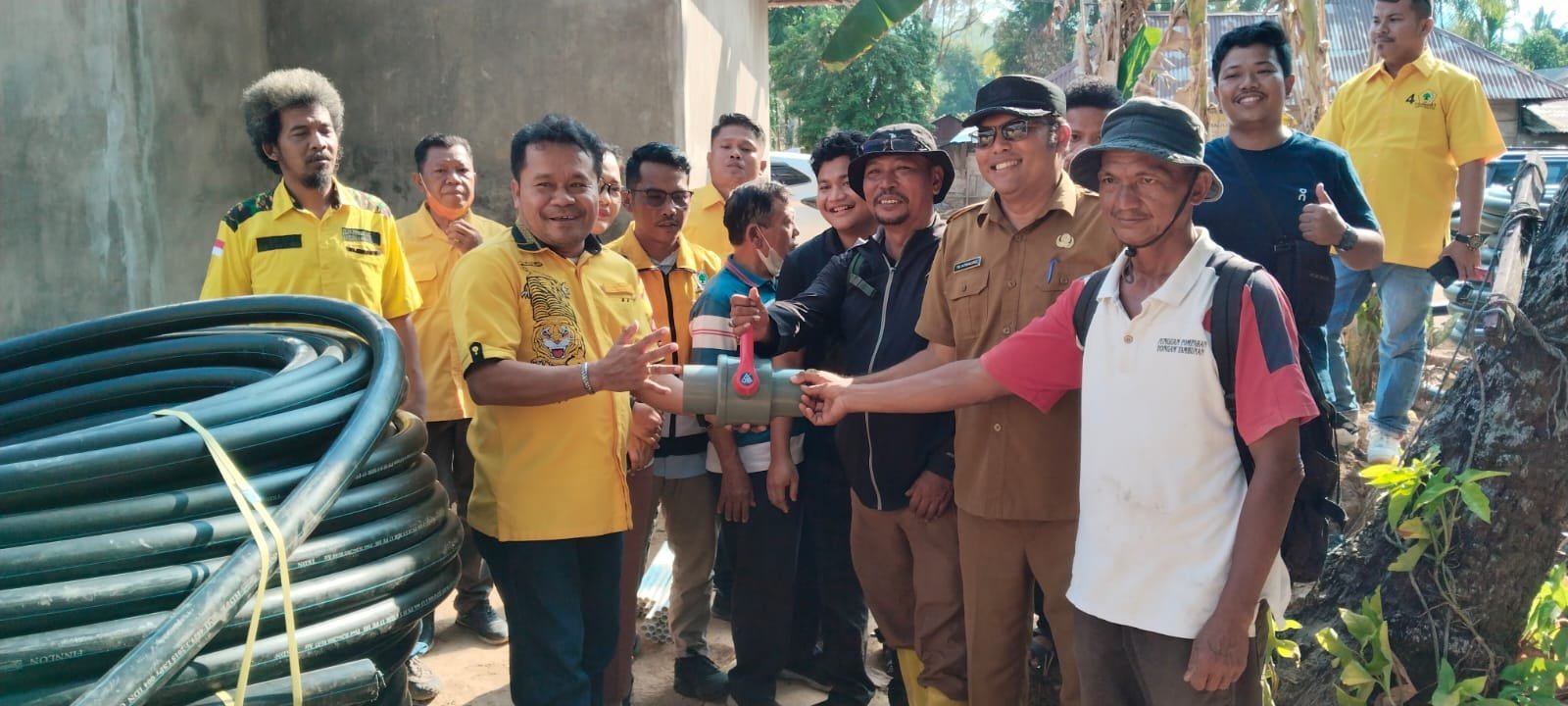 Golkar Tapteng Salurkan Bantuan Pipanisasi 2.000 Meter untuk Warga Hutanabolon