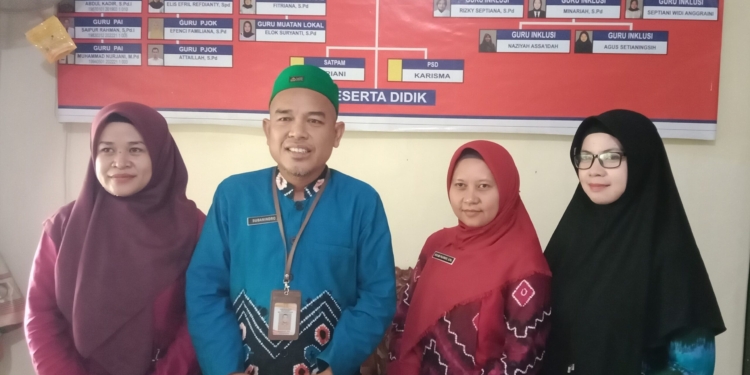Sekolah Klarifikasi Baju Siswa Terkena Tinta, Tegaskan Bukan Perundungan