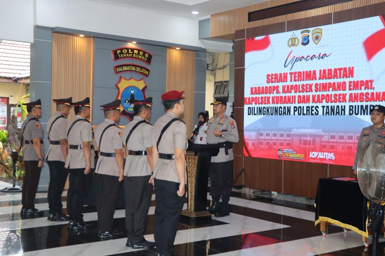 Perkuat Kamtibmas, Kapolres Tanah Bumbu Pimpin Upacara Serah Terima Jabatan Kabag Ops dan Tiga Kapolsek Baru