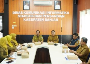 DKISP Kabupaten Banjar Teken Pakta Integritas dan Berikan Penghargaan kepada Pegawai Berprestasi