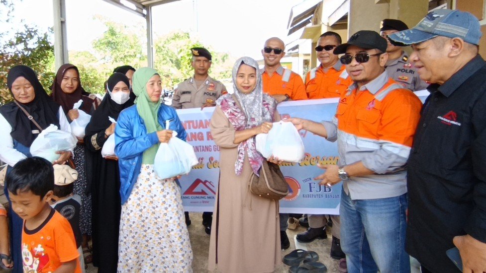 PT AGM Bersama BPBD dan Forum Jurnalis Banjar Salurkan 1000 Paket Sembako untuk Warga Terdampak Banjir Jelang Ramadhan
