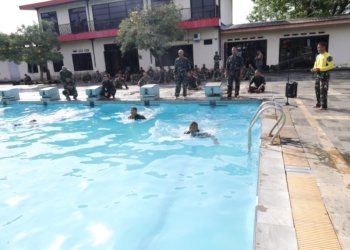 Kodim 1006/Banjar Laksanakan PSJM Renang Militer, Tingkatkan Ketahanan Fisik Prajurit