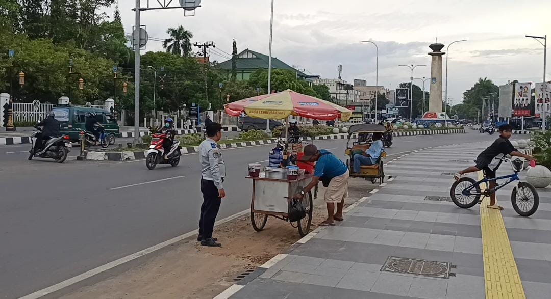 Dishub Kabupaten Banjar Pasang Water Barrier di CBS Martapura, Tertibkan Parkir Liar dan PKL