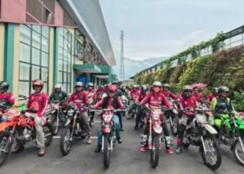Gunakan Motor Trail, Bupati Kapuas Tinjau Akses Jalan dan Program Ketahanan Pangan