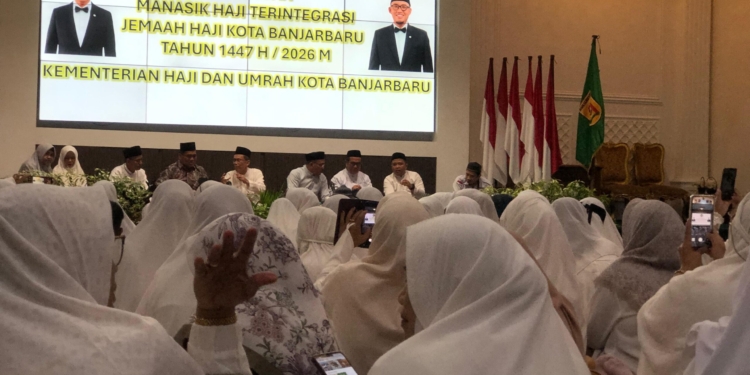 Tunggu 15 Tahun, Purbowahono Akhirnya Berangkat Haji Bersama 183 CJH Banjarbaru