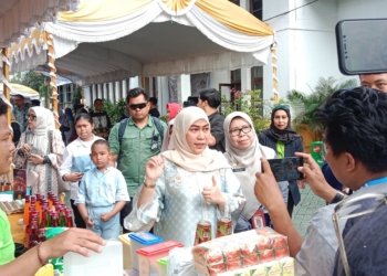 Pasar Murah Ramadan Diserbu Warga, Wali Kota Banjarbaru Bagikan Ratusan Paket Bawang Gratis