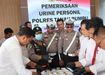 Pastikan Personel Bersih Narkoba, Polres Tanah Bumbu Gelar Tes Urine Mendadak