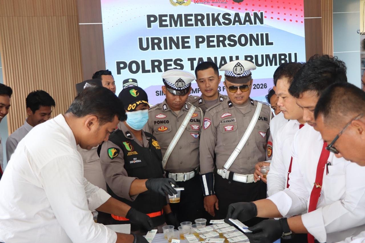 Pastikan Personel Bersih Narkoba, Polres Tanah Bumbu Gelar Tes Urine Mendadak