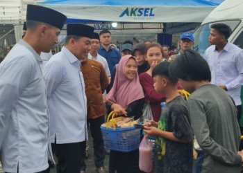 Semarakkan Ramadhan, Bupati Andi Rudi Latif Resmi Membuka ‘Aksi Bejual Wadai’ di Tanah Bumbu