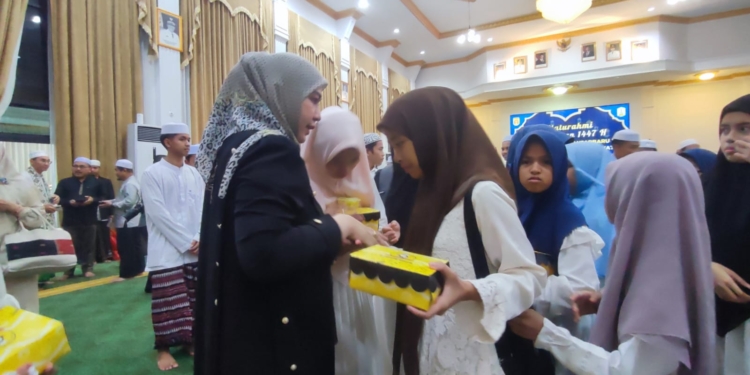 Beri Tali Asih, Lisa Halaby Ajak Anak Yatim Berani Bermimpi dan Raih Cita-Cita