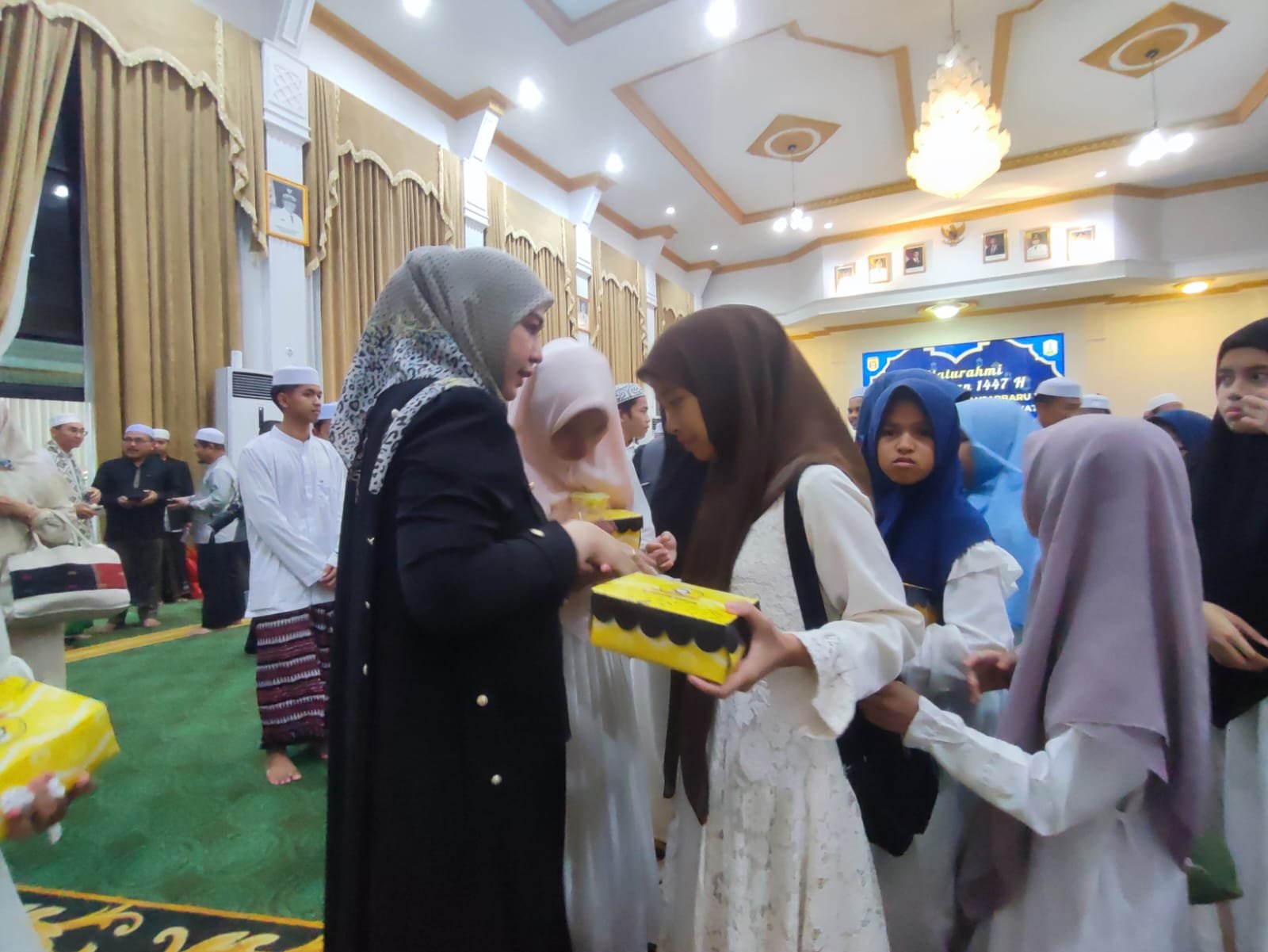 Beri Tali Asih, Lisa Halaby Ajak Anak Yatim Berani Bermimpi dan Raih Cita-Cita