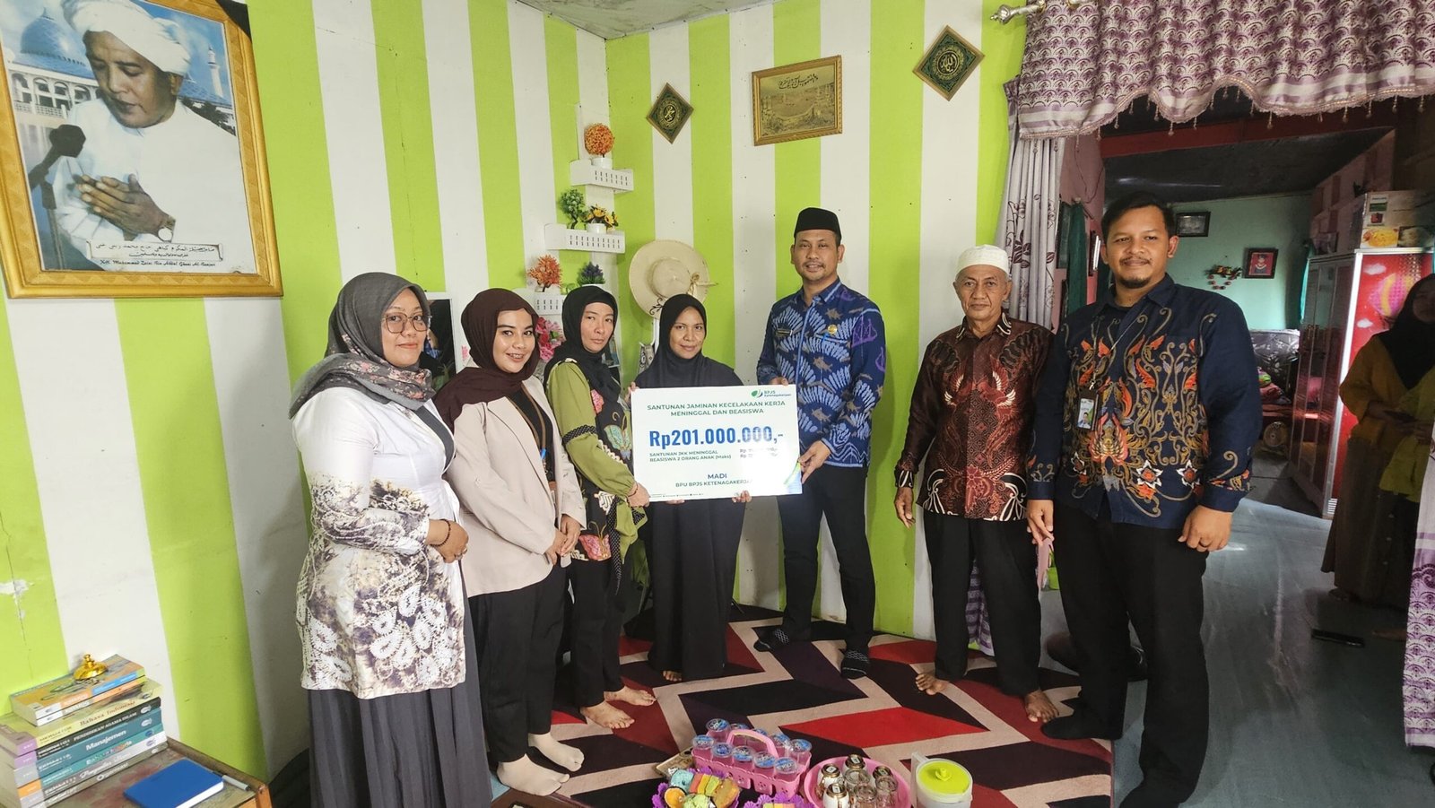 BPJS Ketenagakerjaan Batulicin Serahkan Santunan Rp70 Juta kepada Ahli Waris Pekerja yang Meninggal Akibat Kecelakaan Kerja