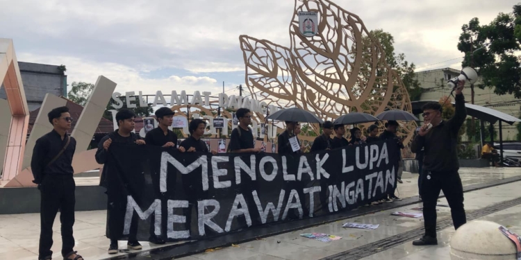 Aksi Kamisan Banjarbaru Soroti Dugaan Pelanggaran HAM Berat oleh Oknum Aparat