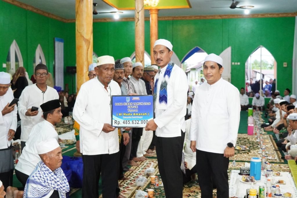 Safari Ramadan Hari Kelima, Bupati Banjar Serap Aspirasi Warga Kertak Hanyar dan Salurkan Berbagai Bantuan Keagamaan