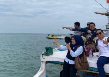 Menerjang Ombak demi Kesetaraan: Misi PSDKU ULM Menjangkau Pulau Kerayaan