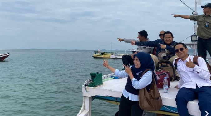 Menerjang Ombak demi Kesetaraan: Misi PSDKU ULM Menjangkau Pulau Kerayaan