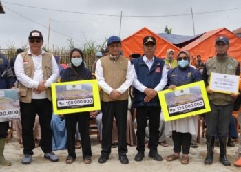 Kemenag Salurkan Rp596 Juta, Perkuat Pemulihan Madrasah dan Guru Terdampak Bencana di Bandung Barat