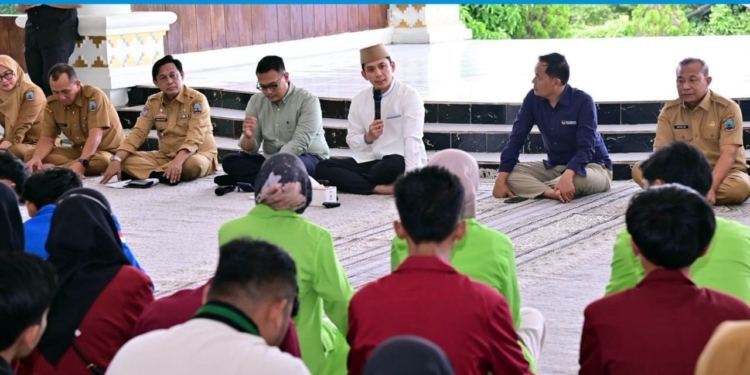 Dialog Lesehan di Pendopo Agung, Bupati Lampung Selatan Buka Ruang Kritik Mahasiswa Tanpa Sekat
