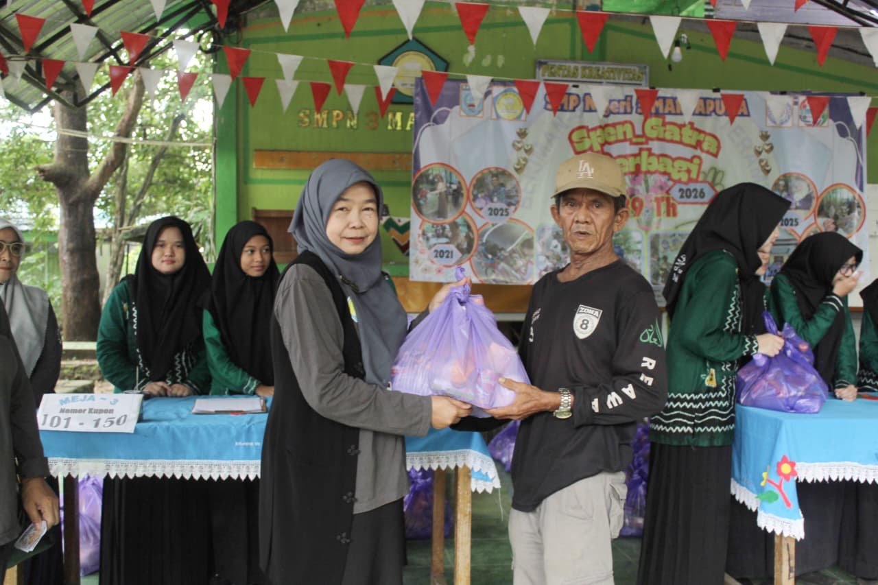 SMPN 3 Martapura Gelar “Spen_Gatra Berbagi”, Salurkan Sembako untuk Warga Sekolah dan Masyarakat