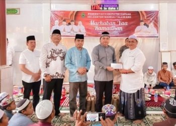 Wakil Bupati Kapuas Serahkan Dana Hibah Untuk Masjid di Desa Jakatan Masaha