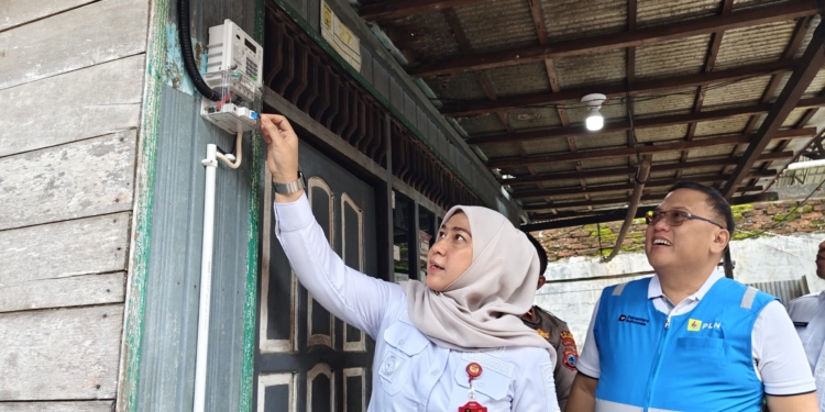 PLN Nyalakan Harapan di Ramadan, Wali Kota Banjarbaru Apresiasi Program Light Up The Dream