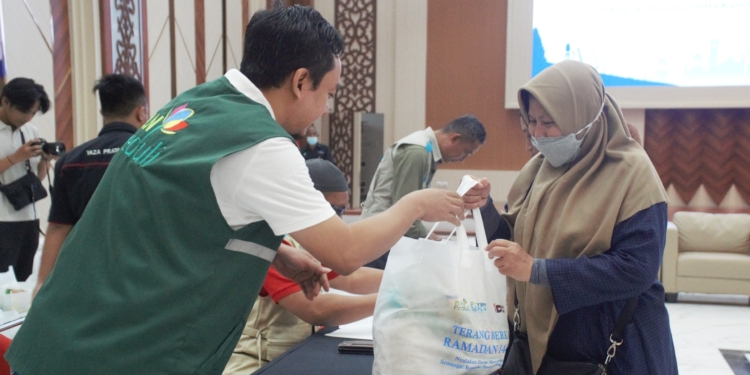 PLN UID Kalselteng Gelar Terang Berkah Ramadan, Sediakan 1.200 Paket Sembako Murah untuk Masyarakat