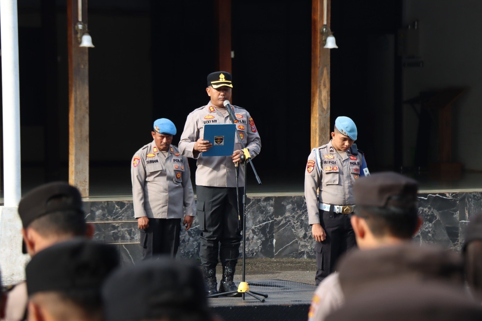 Kapolres Tanah Laut Pimpin Apel Pagi, Tekankan Rasa Syukur dan Profesionalisme Personel