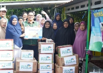 Berbagi di Bulan Ramadan, Pegawai PLN UID Kalselteng Salurkan Sembako untuk Dhuafa Lansia dan Guru TPQ