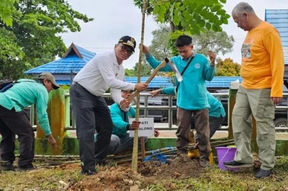 Bupati Tabalong Minta Masyarakat Berperan Menjaga Lingkungan