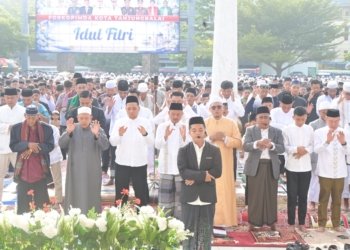 Wali Kota Tanjungbalai Bersama Ribuan Warga Laksanakan Sholat Ied di Alun Alun Sultan Abdul Jalil Rahmadsyah